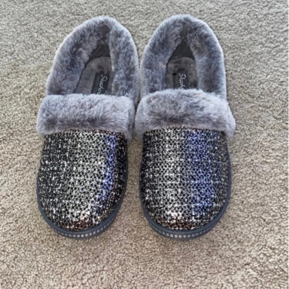 Sketchers Slippers (size 8)